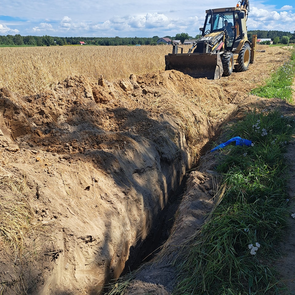 Trwają prace związane z budową kolejnych odcinków sieci wodociągowej na terenie gminy Joniec