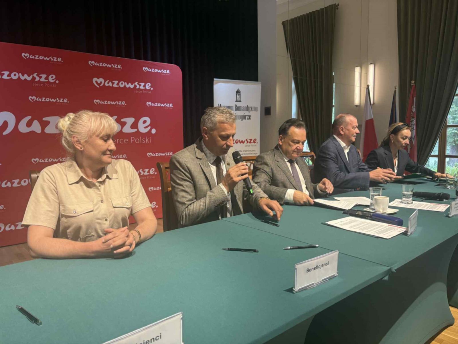 Budowa bieżni sportowej wraz ze skocznią przy Szkole Podstawowej w Królewie - podpisanie umowy