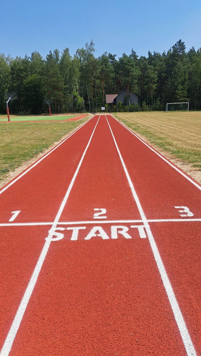 Budowa bieżni sportowej wraz ze skocznią przy Szkole Podstawowej w Królewie zakończona