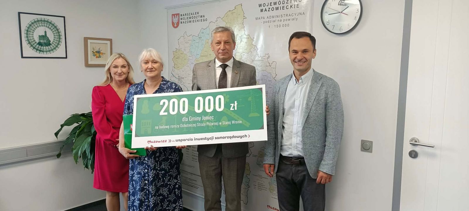 Podpisanie umowy na &bdquo;Budowę remizy Ochotniczej Straży Pożarnej w Starej Wronie wraz z garażem &ndash; etap na 2026 rok&rdquo;.