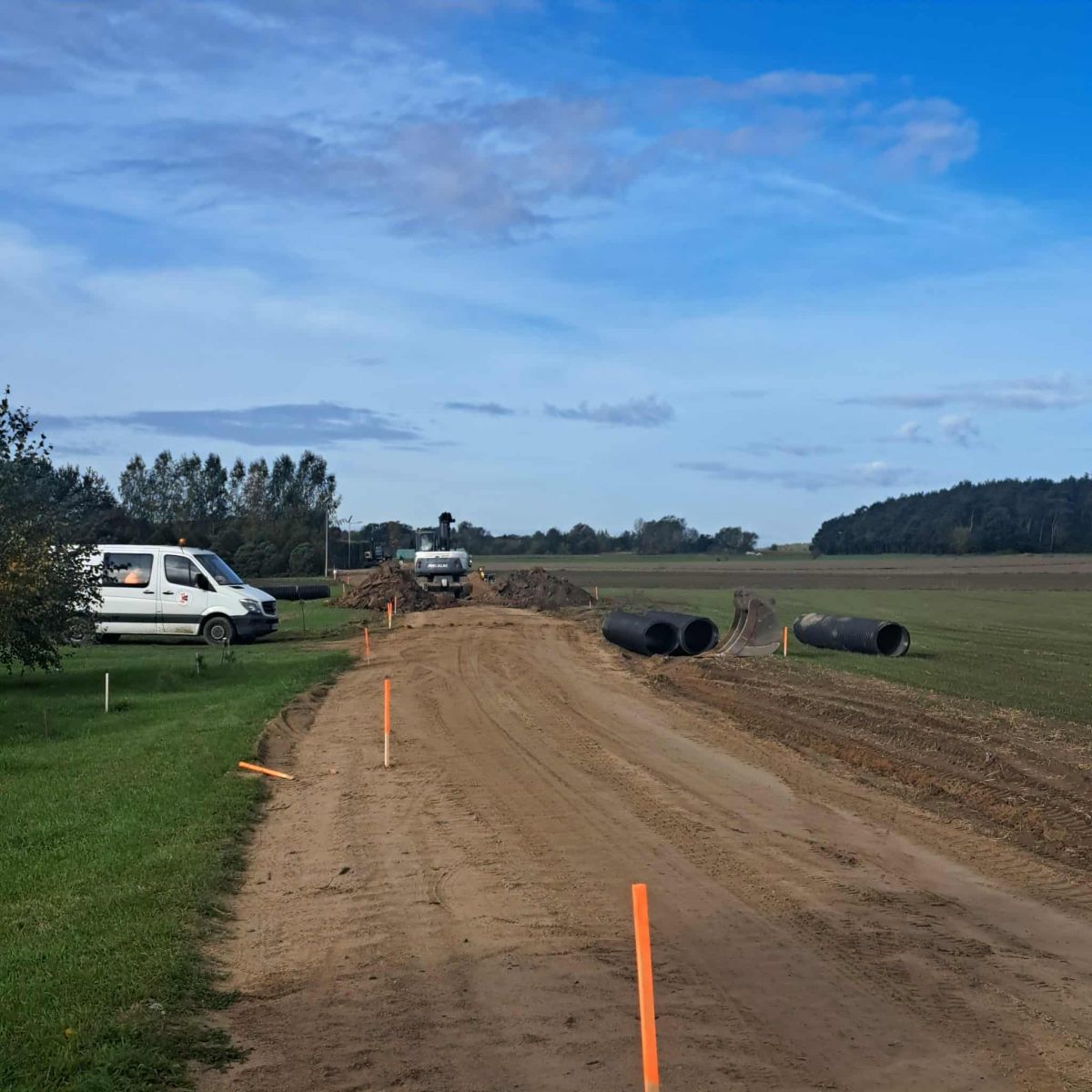 Budowa drogi w Adamowie