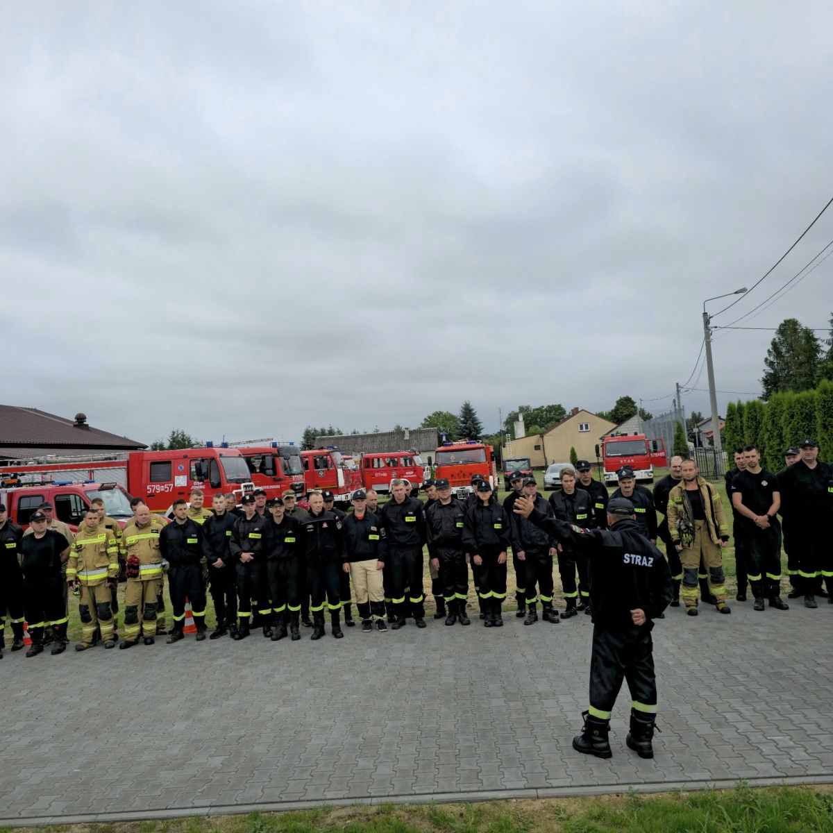 Jednostki OSP z terenu Gminy Joniec wzięły aktywny udział w ważnej akcji oczyszczania drogi przeciwpożarowej „Królewianka”!