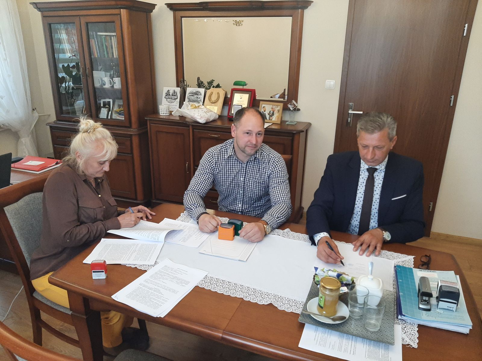 Podpisanie umowy na Budowę odcinków sieci wodociągowej.